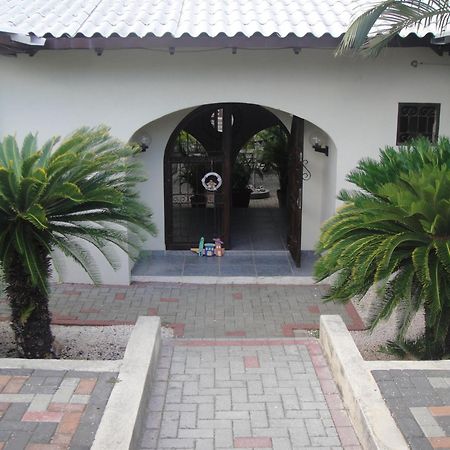 Bed&Breakfast Toni Kunchi Willemstad Exterior foto